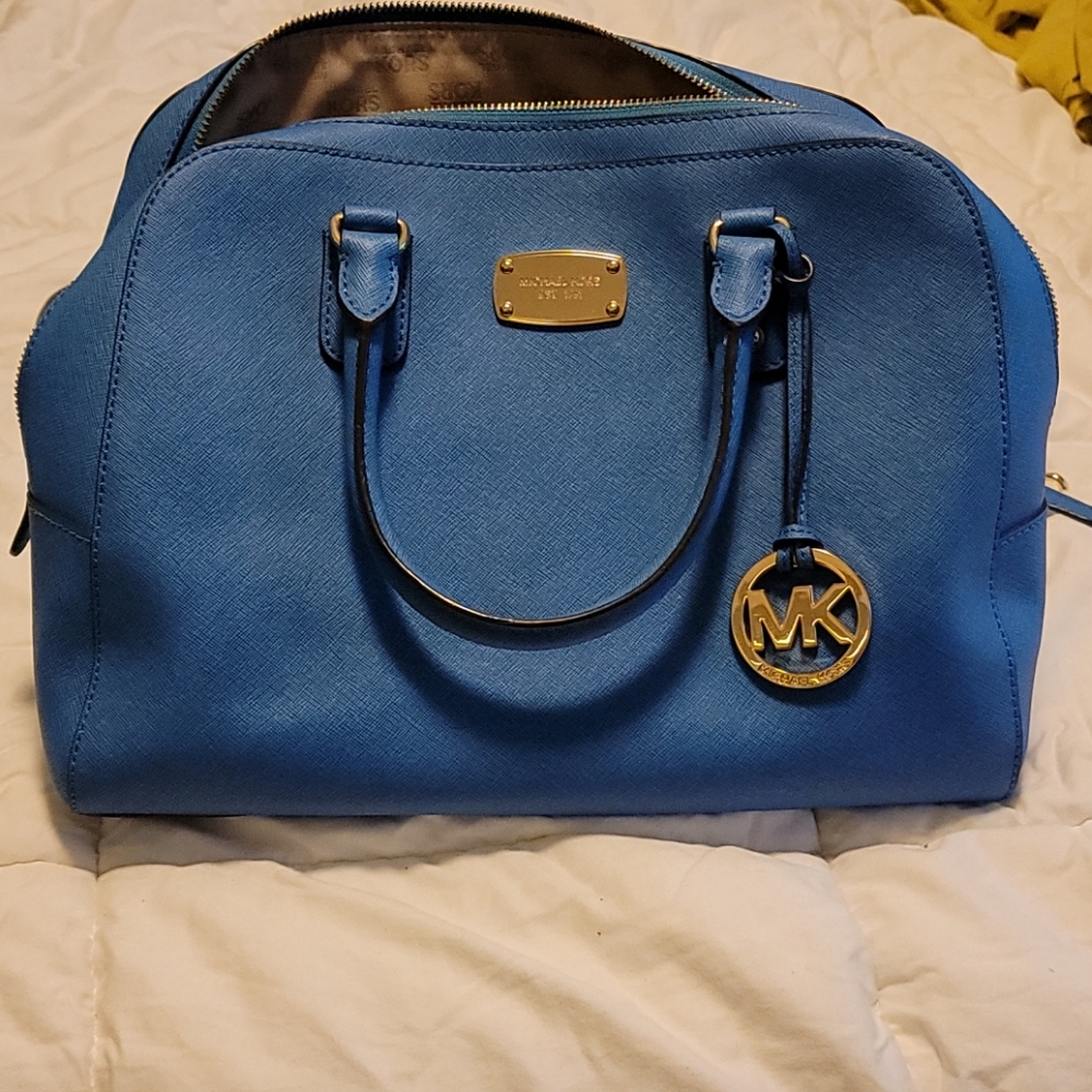 Michael kors blue purse with crossbody strap